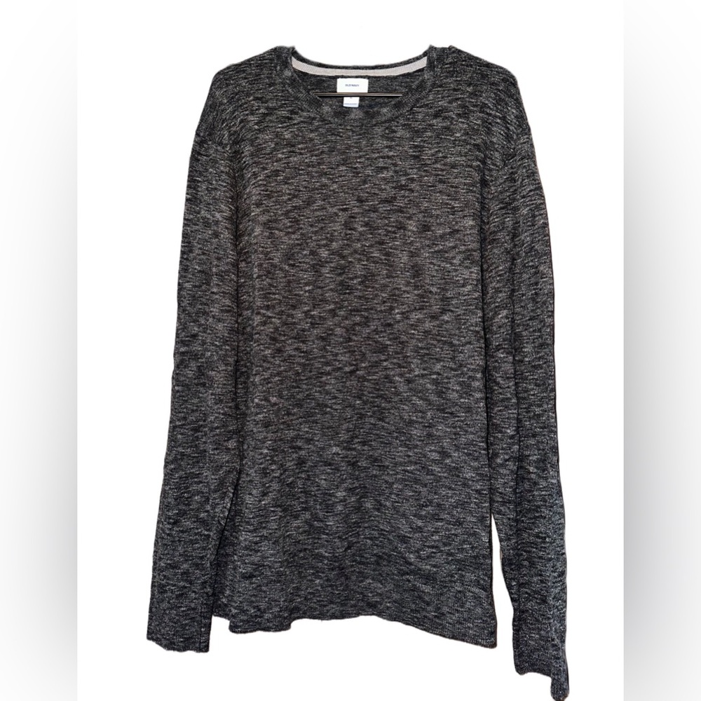 OLD NAVY CREWNECK SWEATER. SIZE X-LARGE. BLACK. EXCELLENT CONDITION.